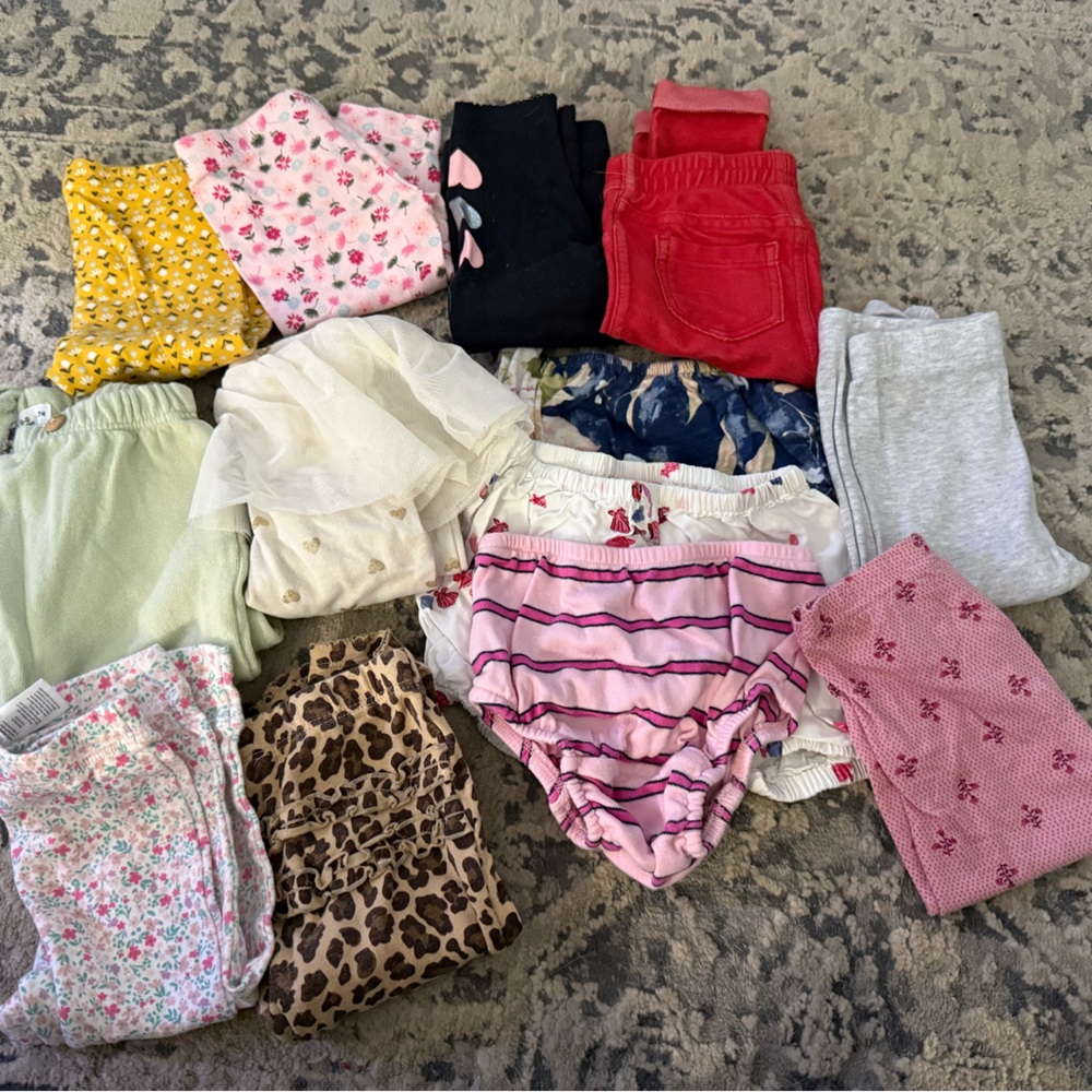 Bundle of bottoms size 6-9 month